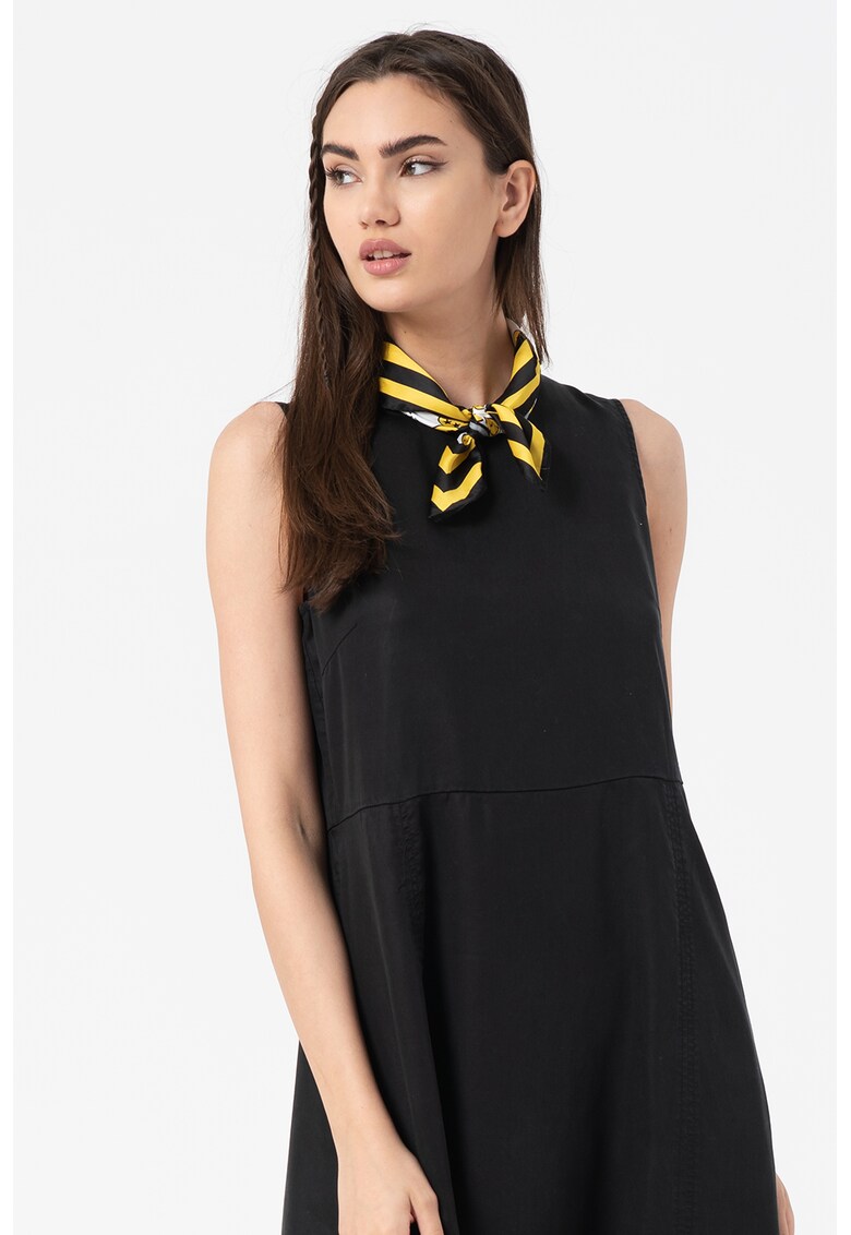 Rochie evazata cu slit lateral