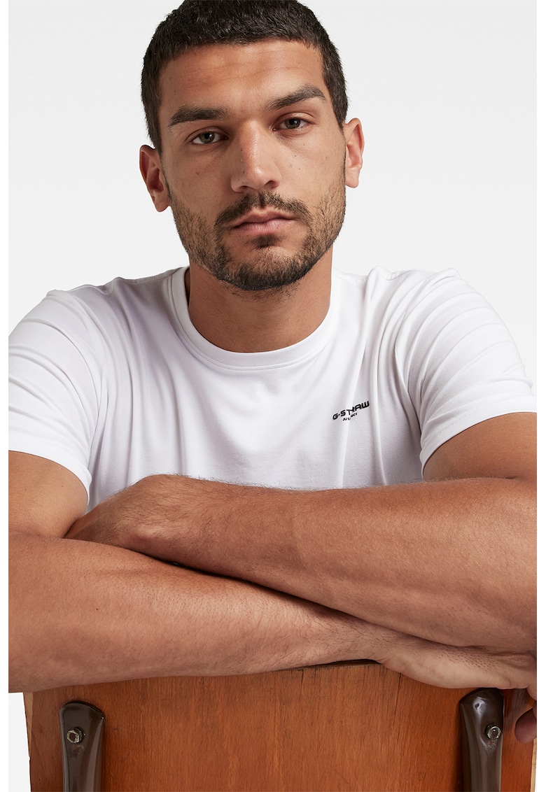 Tricou slim fit cu decolteu la baza gatului Base