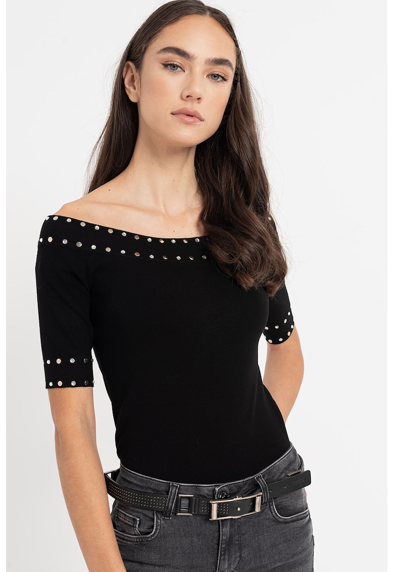 Pulover slim fit cu decolteu pe umari si nituri metalice