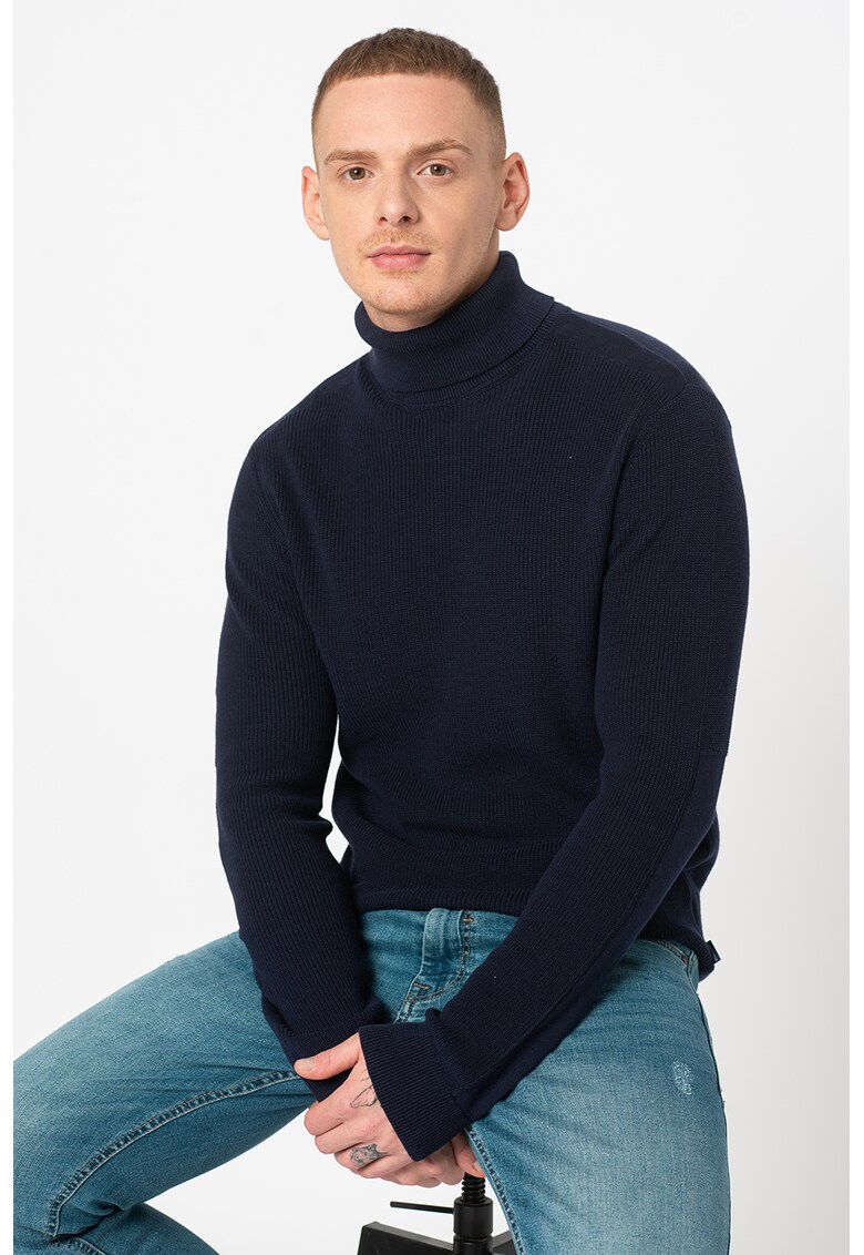 Pulover cu model uni si guler inalt