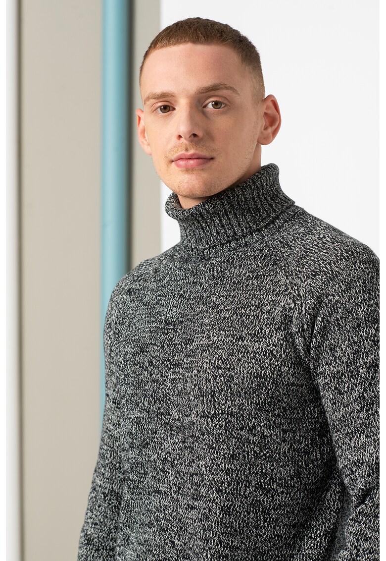 Pulover cu guler inalt si maneci raglan