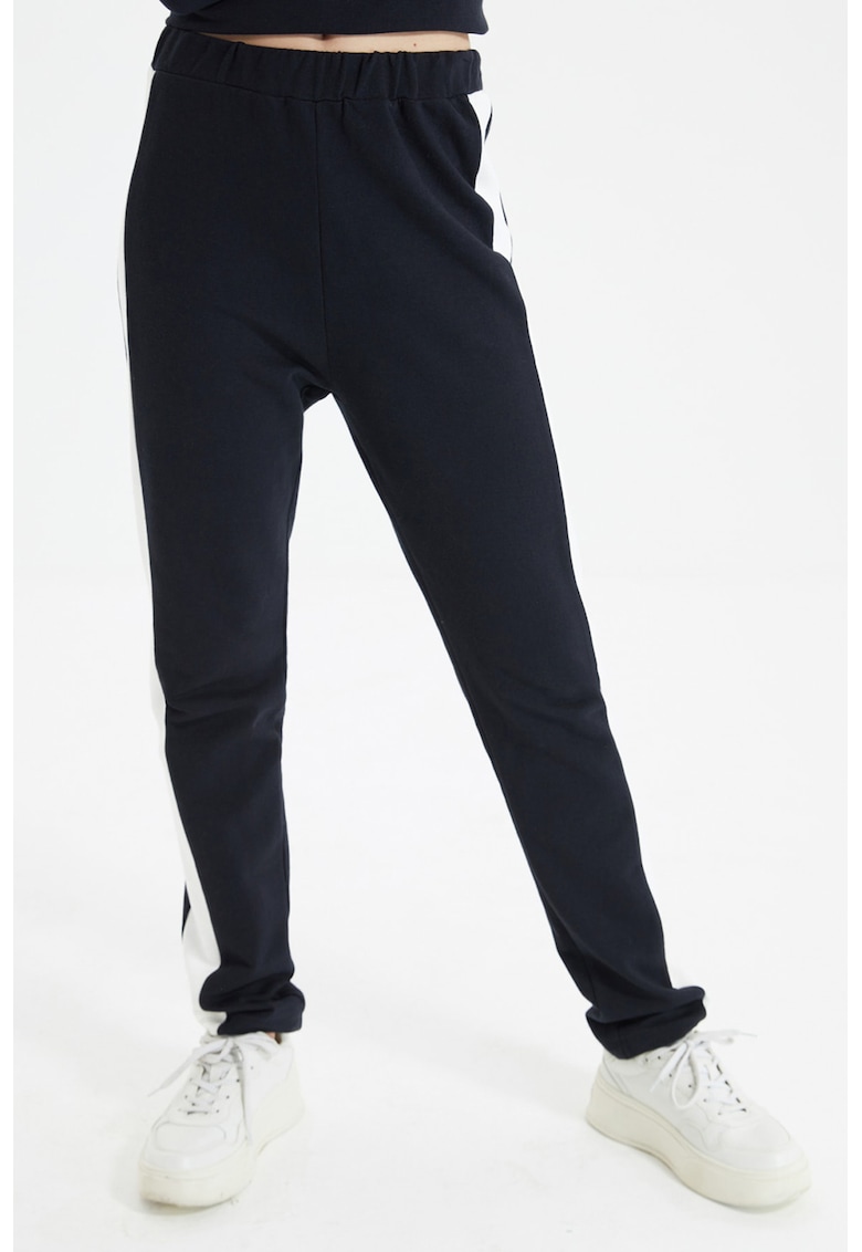 Pantaloni sport cu segmente contrastante fashiondays.ro fashiondays.ro
