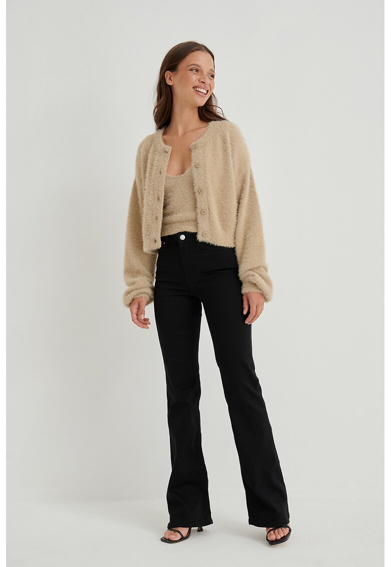Cardigan crop pufos cu nasturi