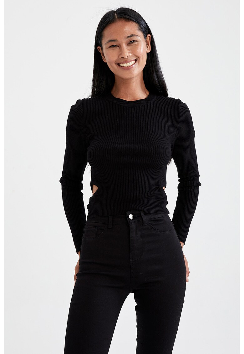 Pulover slim fit cu detalii cu decupaje