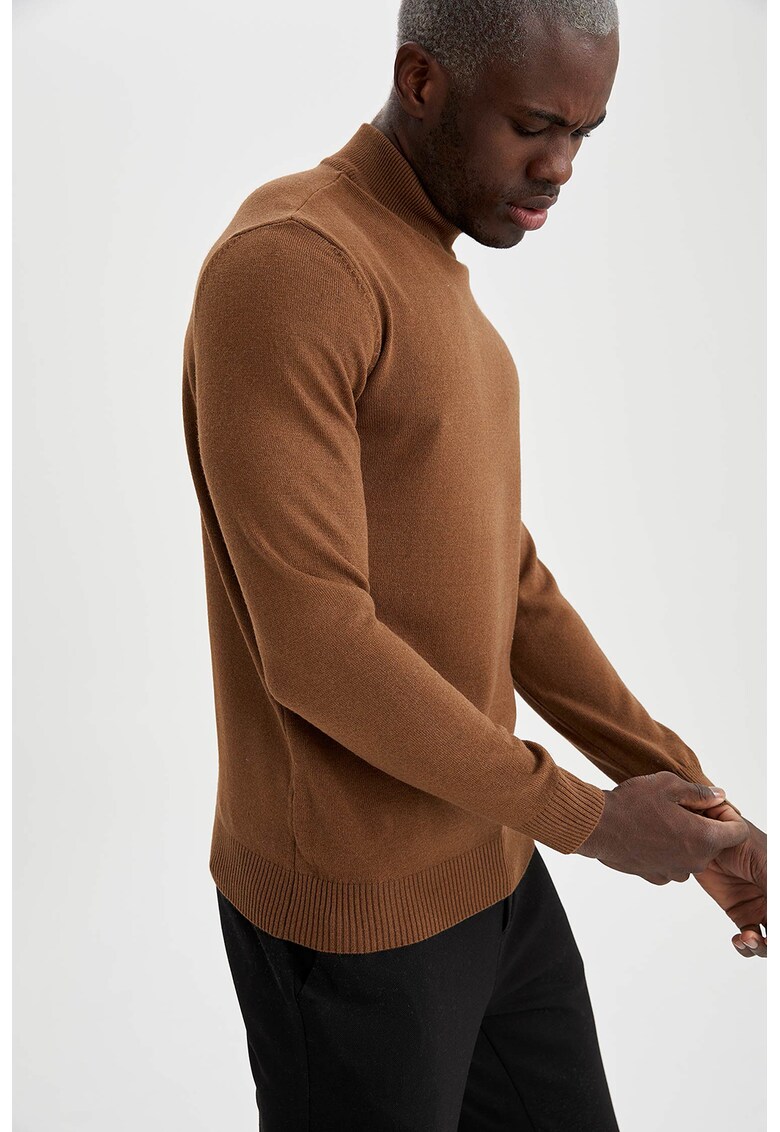 Pulover slim fit tricotat fin cu guler inalt