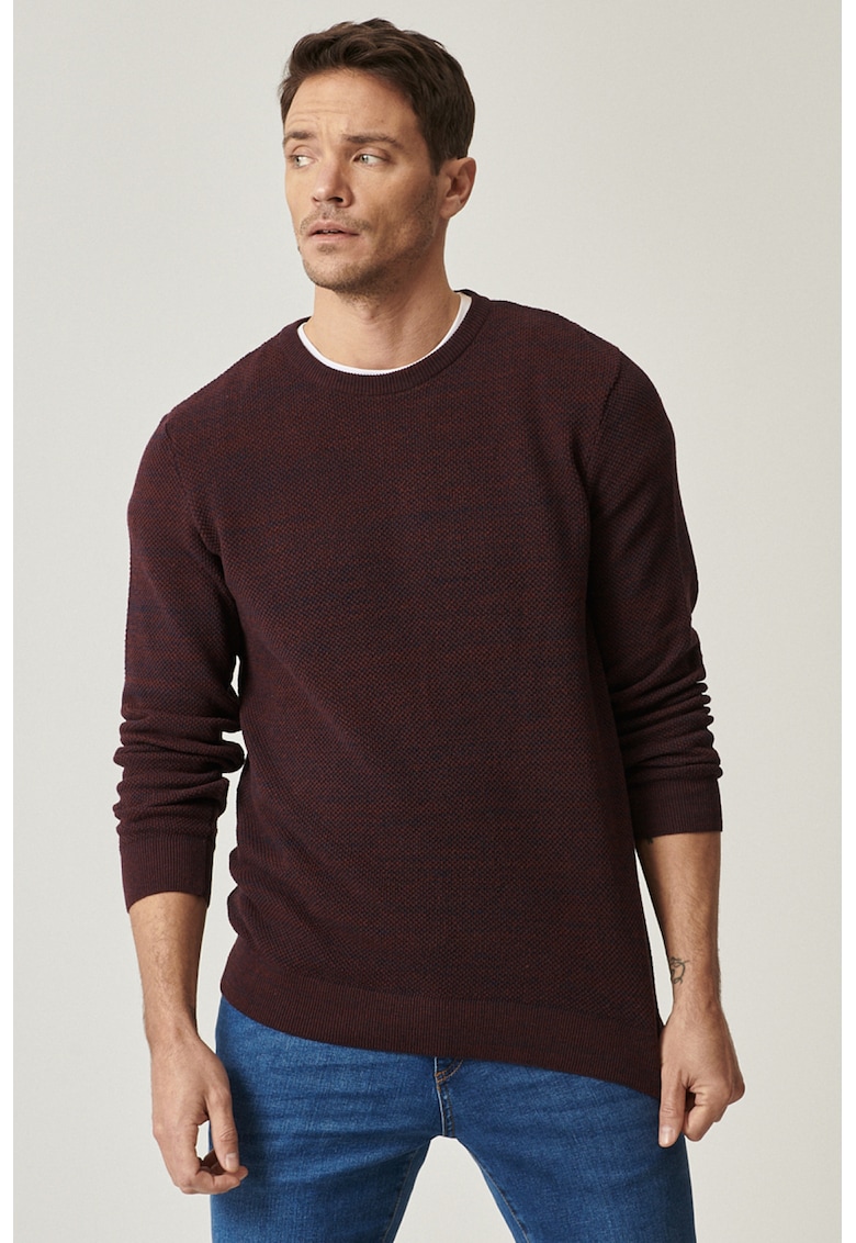 Pulover cu decolteu la baza gatului si aspect texturat