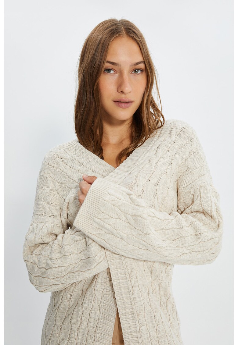 Cardigan lung tricotat fin cu decupaje