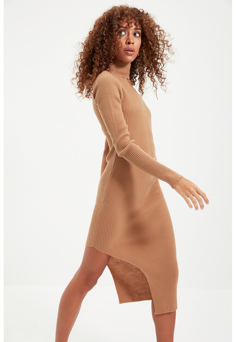Rochie midi cu croiala bodycon si model asimetric