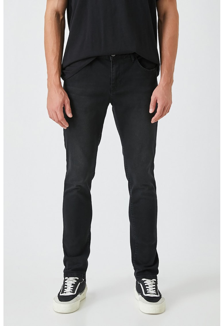 Blugi slim fit cu talie joasa