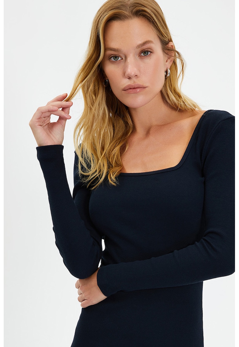 Rochie midi bodycon cu decolteu patrat
