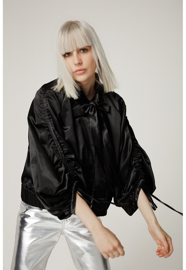 Jacheta cu aspect satinat si model cu fronseuri fashiondays.ro imagine promotii 2022