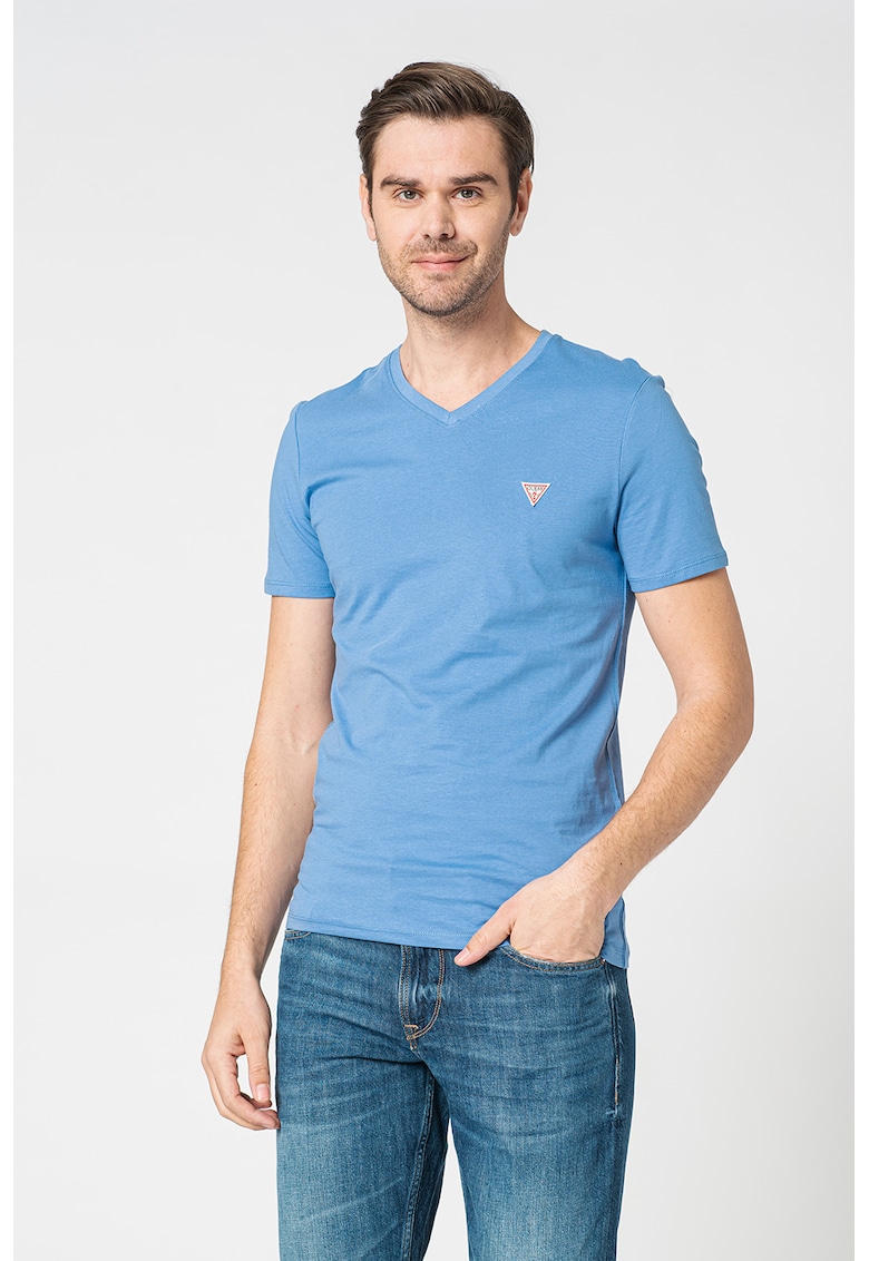 Памучна тениска по тялото с шпиц GUESS JEANS