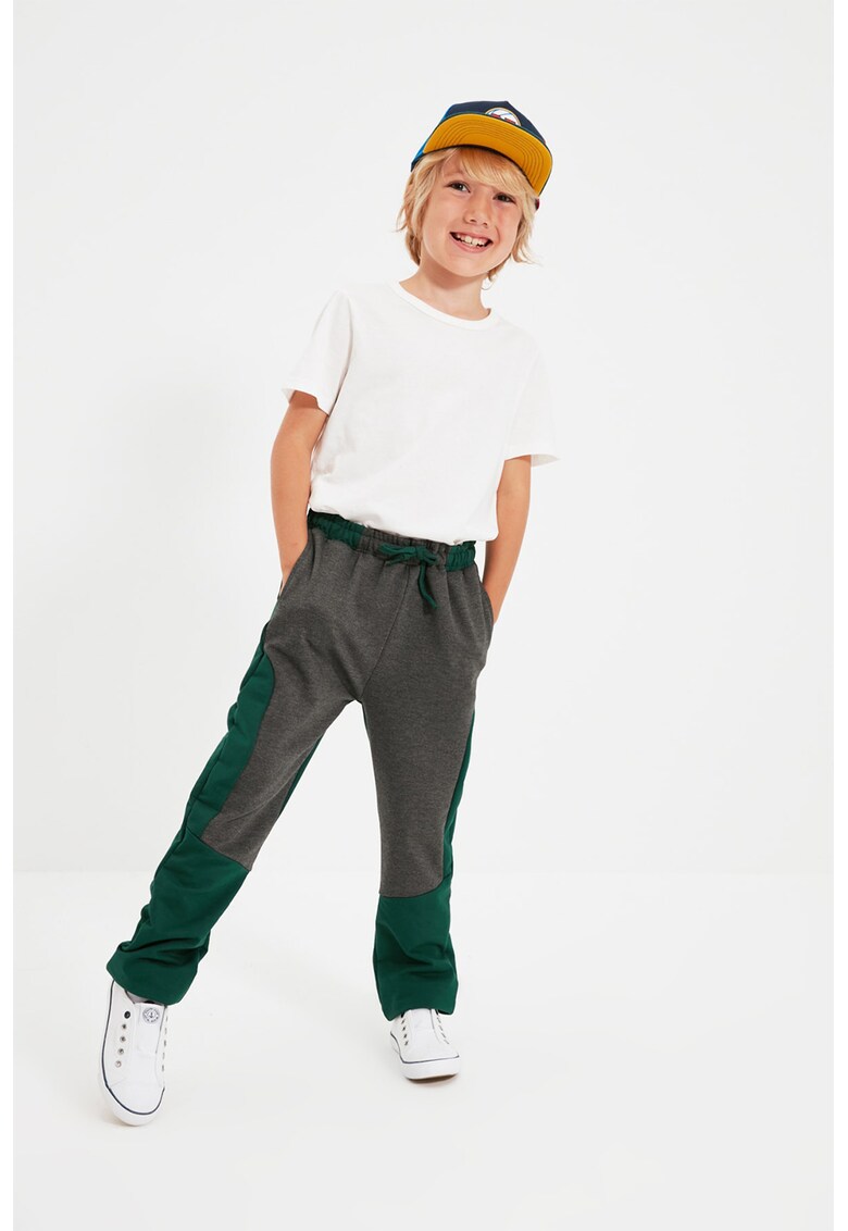 Pantaloni sport cu model colorblock si snur fashiondays.ro