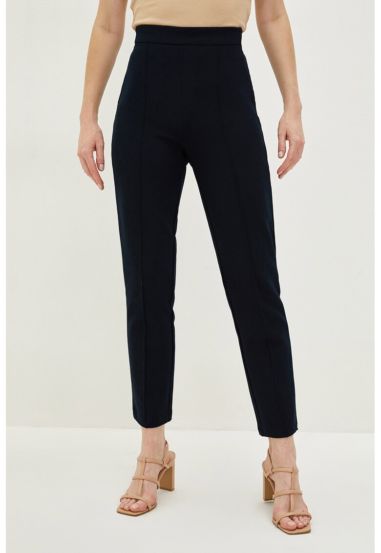 Pantaloni cu talie inalta si model crop