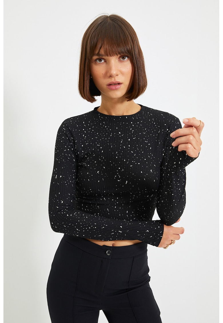 Bluza crop cu decolteu la baza gatului