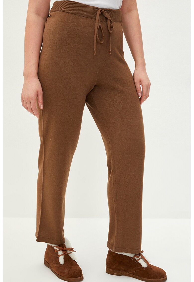 Pantaloni drepti cu talie inalta
