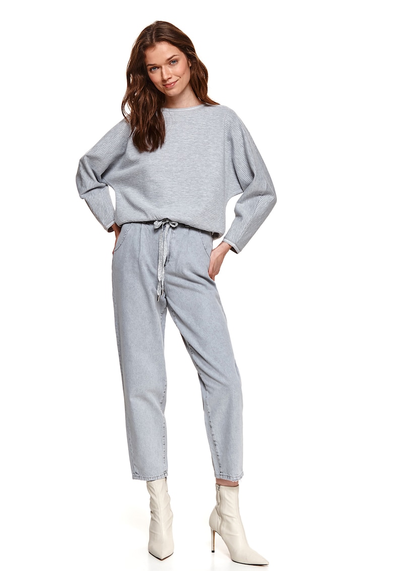 Bluza lejera cu decolteu la baza gatului