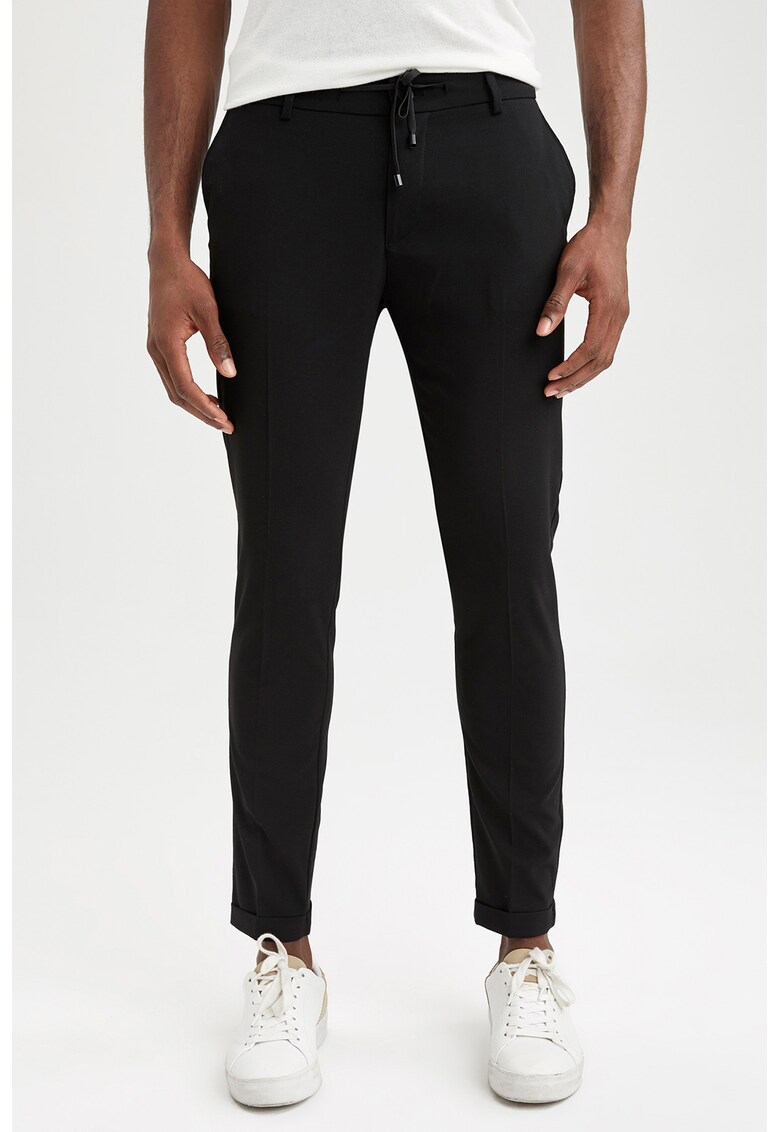 Pantaloni chino cu talie medie si snur