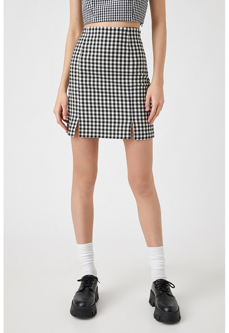 Fusta mini cu model in carouri si detalii cu slit