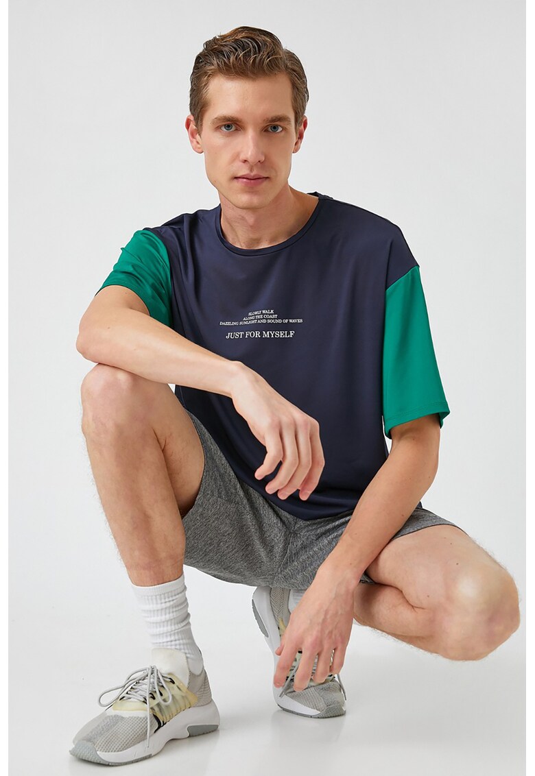 Tricou supradimensionat cu maneci contrastante