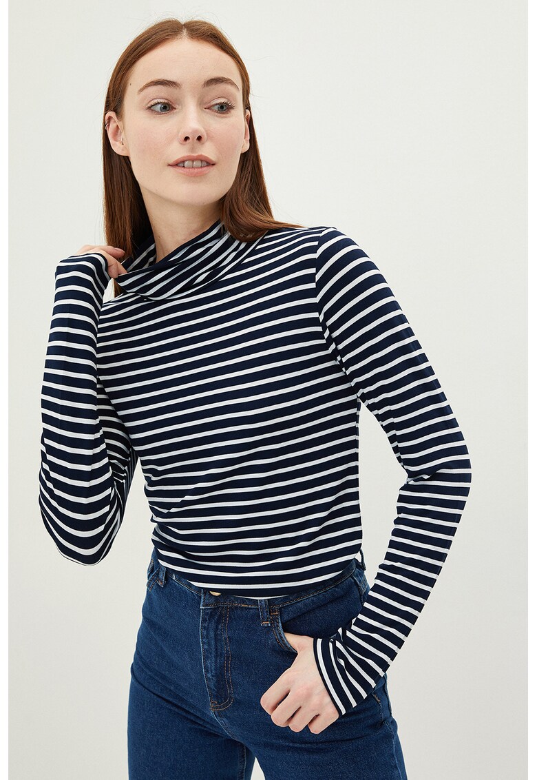 Bluza in dungi cu guler inalt