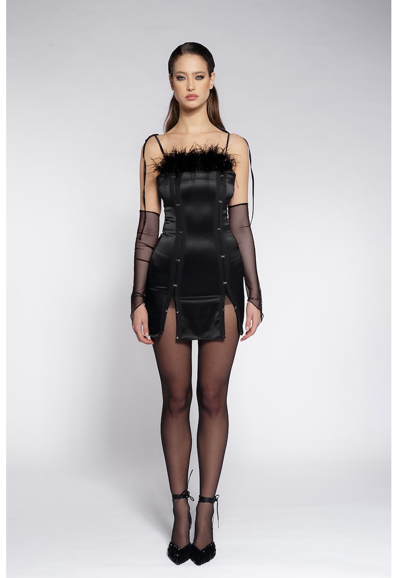 Rochie cambrata cu snururi pe partea din spate