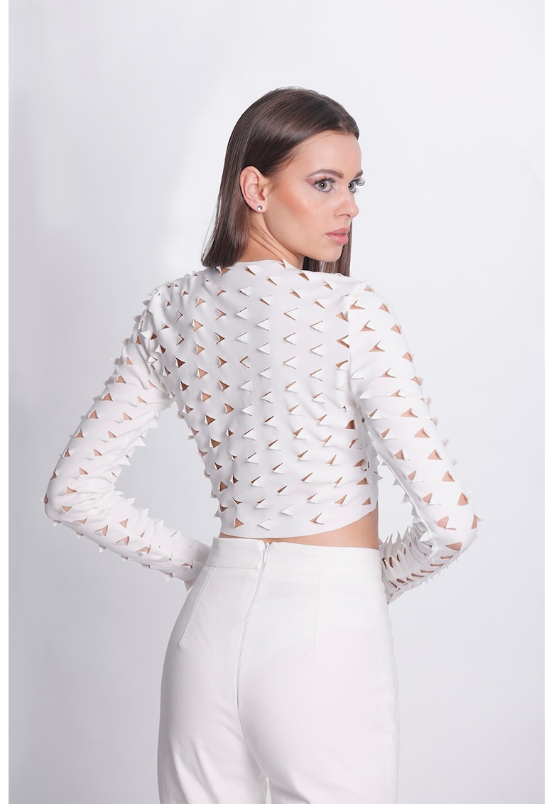Bluza crop cu model cu decupaje