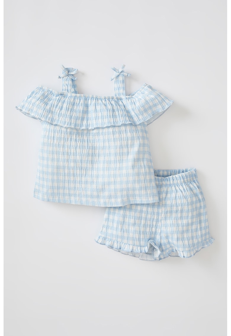 Set de tricou cu umeri decupati in carouri si pantaloni scurti