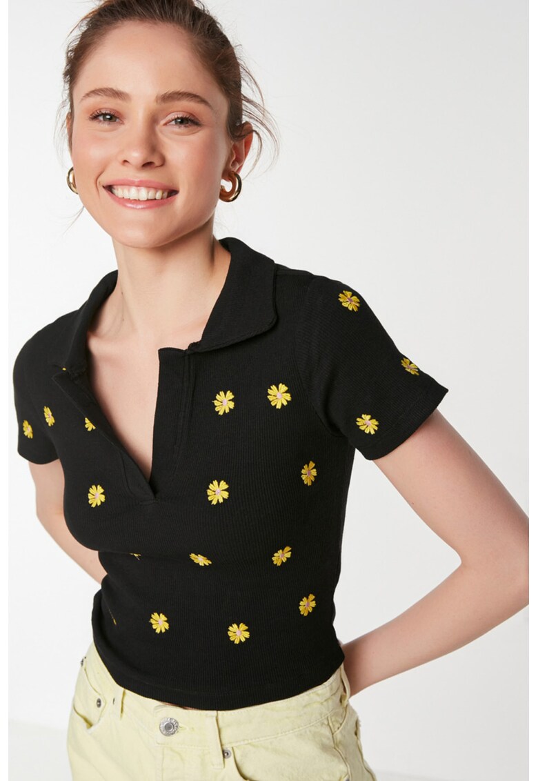 Tricou polo crop cu broderie florala