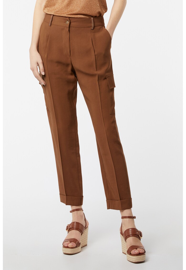 Pantaloni crop conici cu buzunare oblice Pantaloni crop conici cu buzunare oblice fashiondays.ro