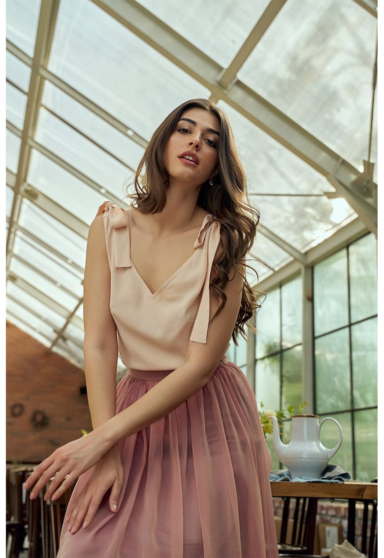 Top de matase cu decolteu in V si detalii innodate