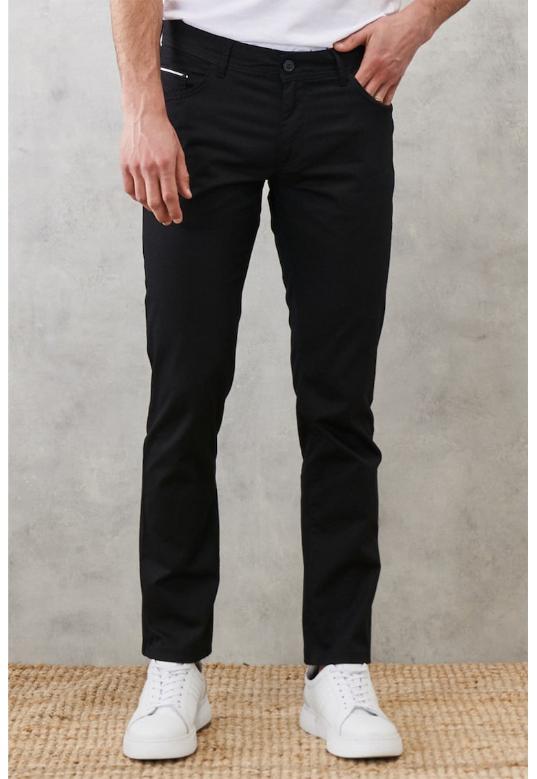 Pantaloni slim fit