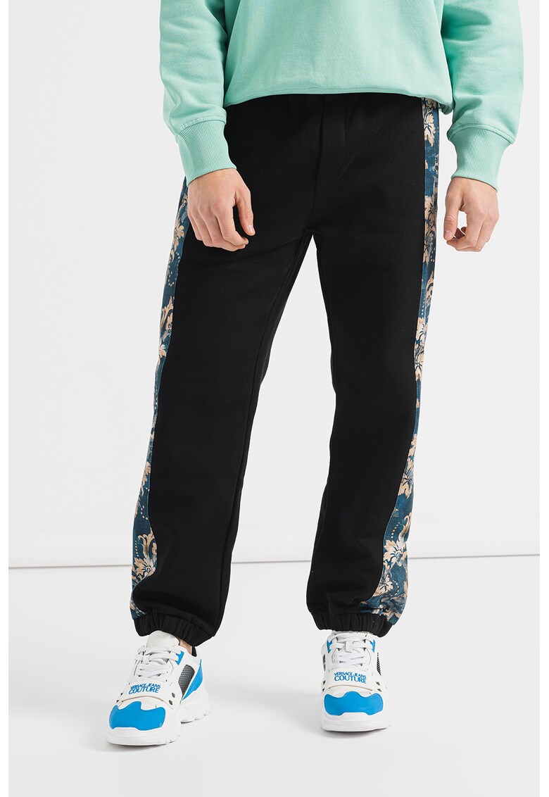Versace Jeans Couture Спортен панталон с контрасти за Мъже Versace Jeans Couture Спортен панталон с контрасти за Мъже