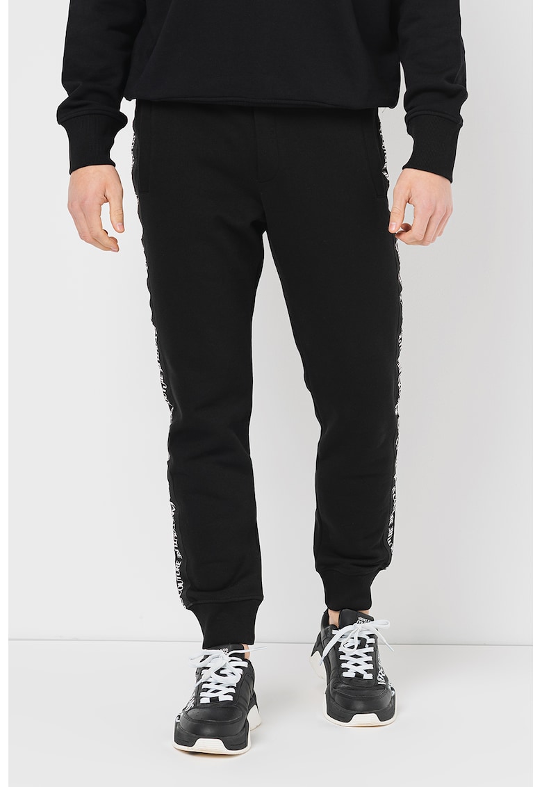 Versace Jeans Couture Спортен панталон с лого встрани за Мъже Versace Jeans Couture Спортен панталон с лого встрани за Мъже