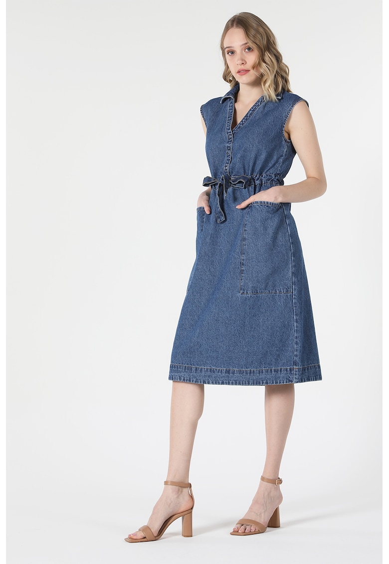 Rochie evazata de denim cu guler ascutit