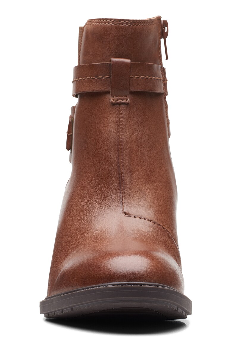 Botine de piele cu toc masiv Scene