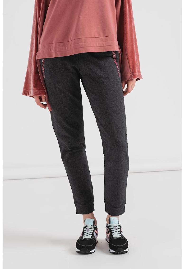 Pantaloni sport cu imprimeu logo discret