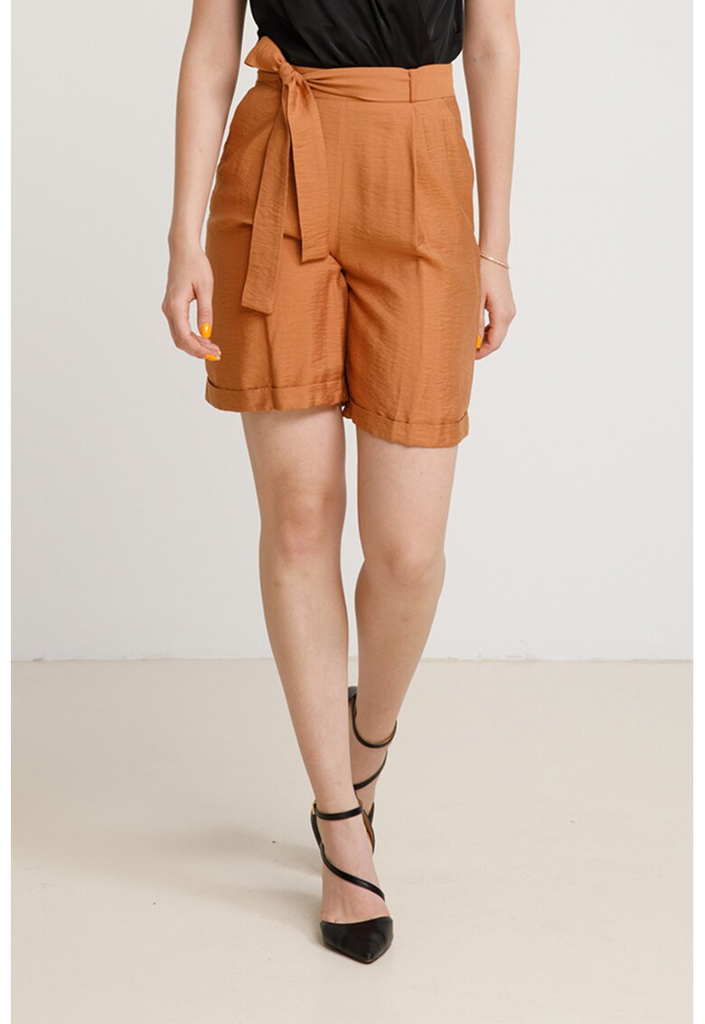 Pantaloni scurti cu cordon in talie