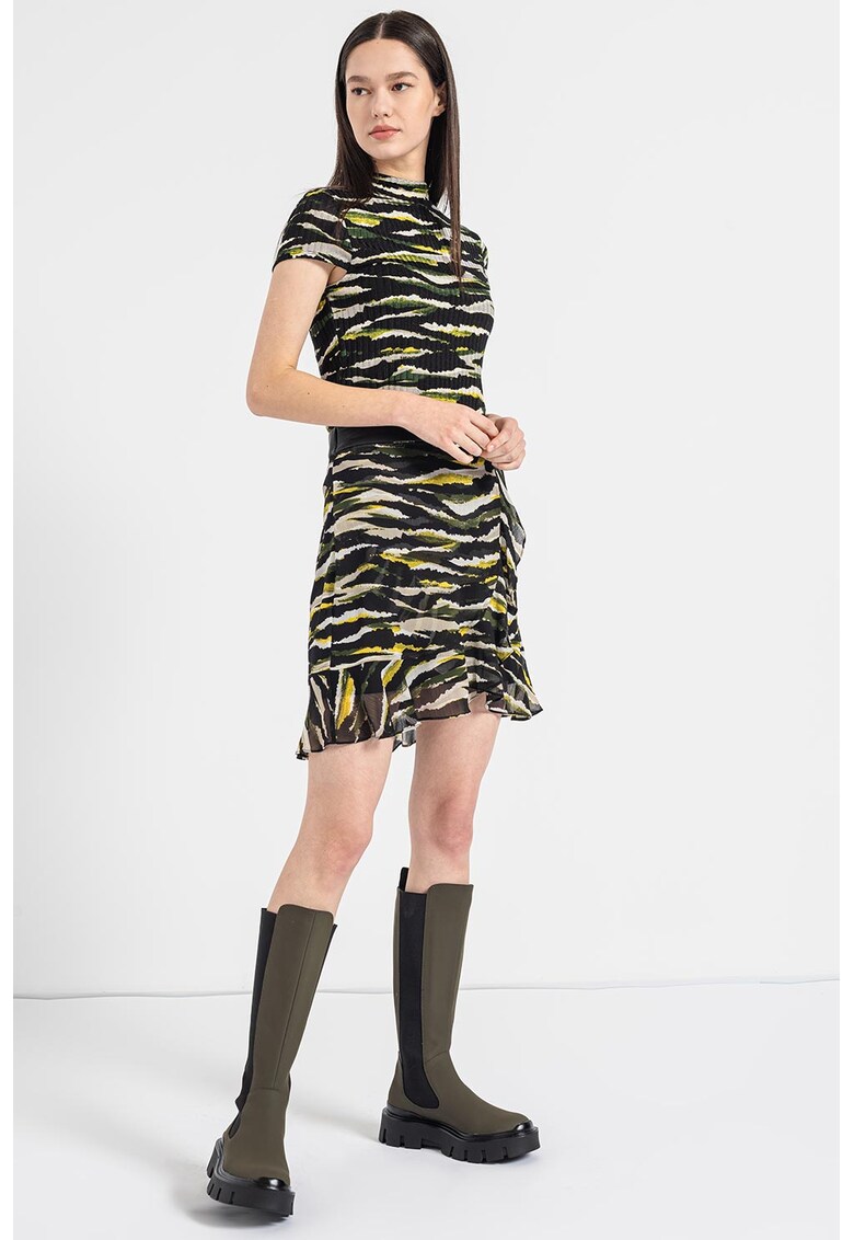 Bluza cu maneci scurte si model camuflaj