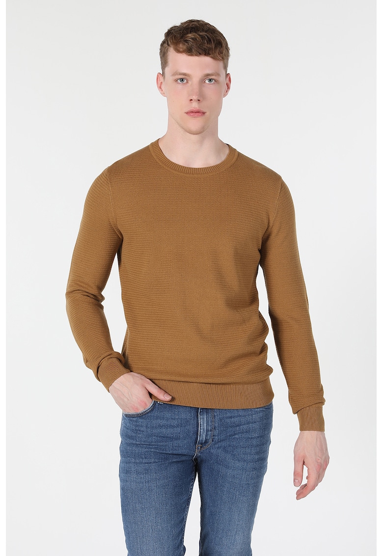 Pulover regular fit cu decolteu la baza gatului
