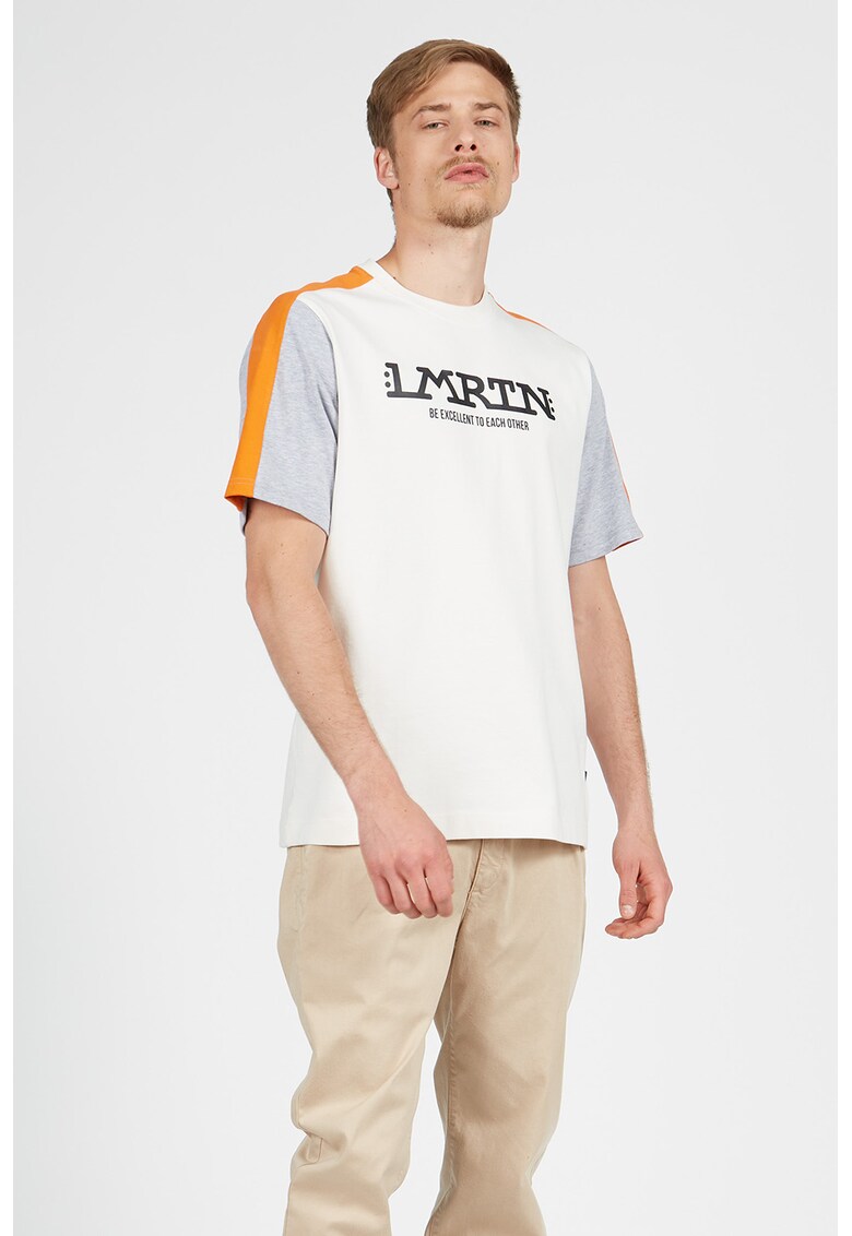 Tricou cu decolteu la baza gatului si imprimeu logo