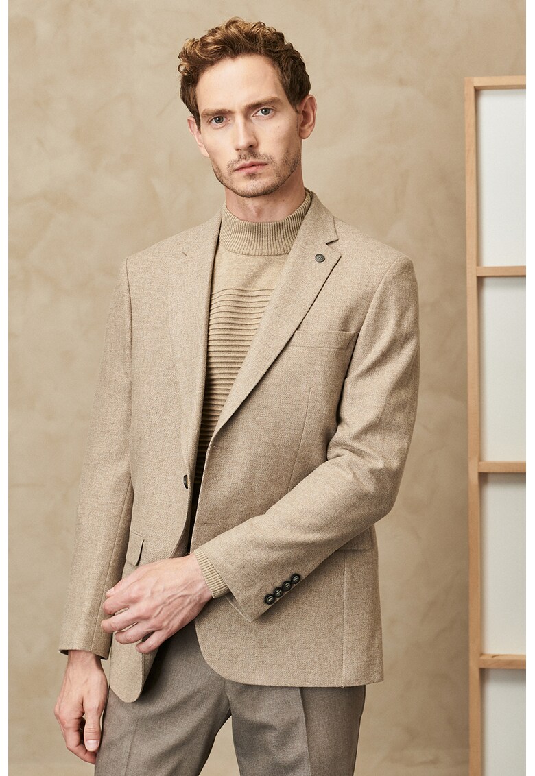 Sacou din amestec de lana cu revere decupate