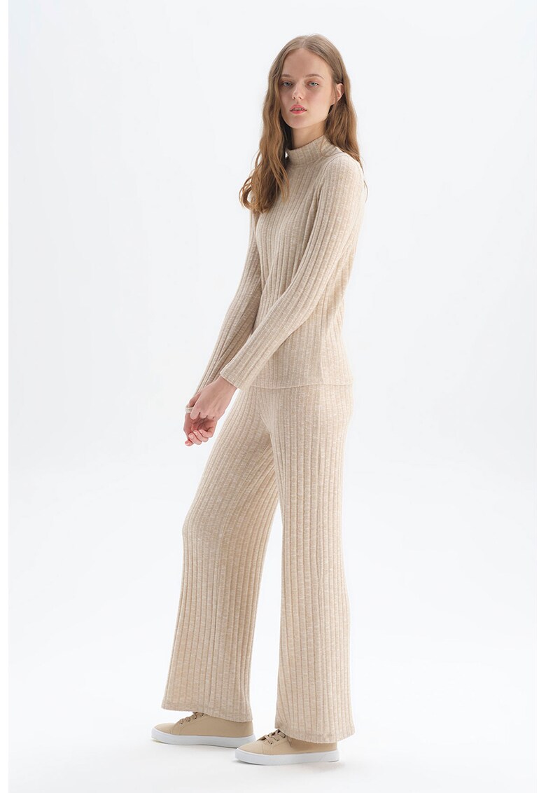 Pantaloni striati cu talie inalta