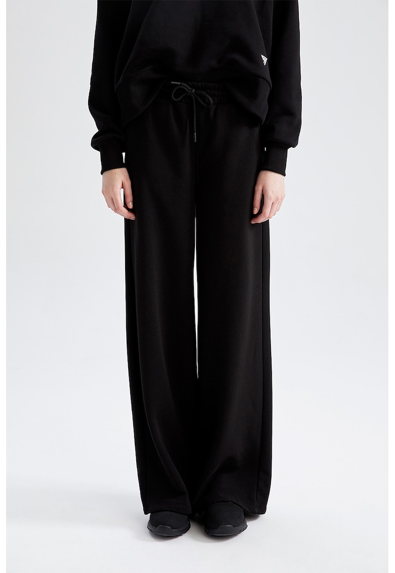 Pantaloni sport cu croiala ampla si snur de ajustare
