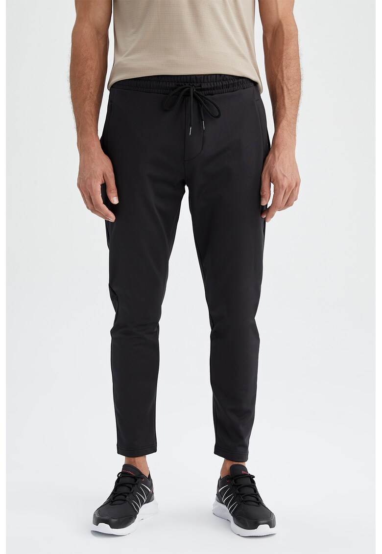 Pantaloni sport slim fit cu buzunare laterale