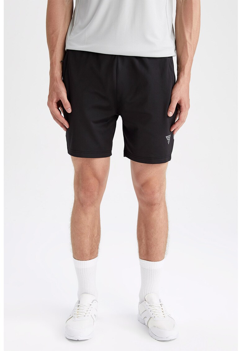 Pantaloni scurti slim fit cu buzunare