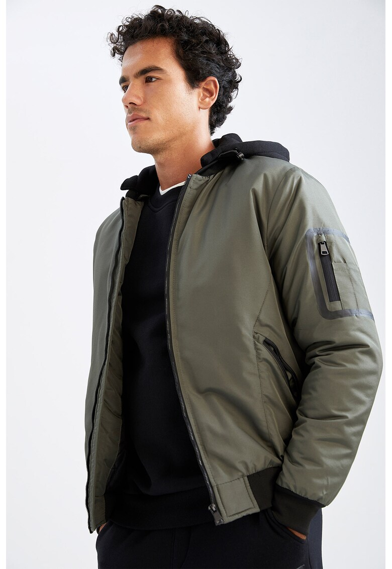 Geaca slim fit cu gluga