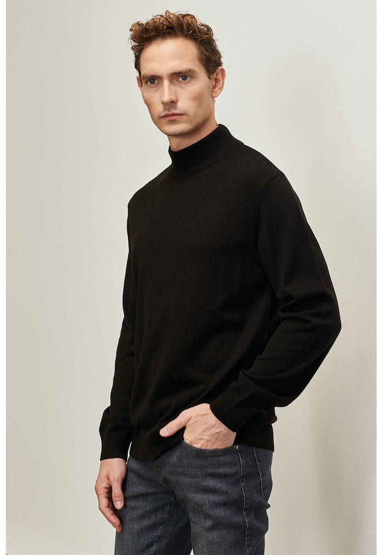 Pulover tricotat fin cu terminatii striate