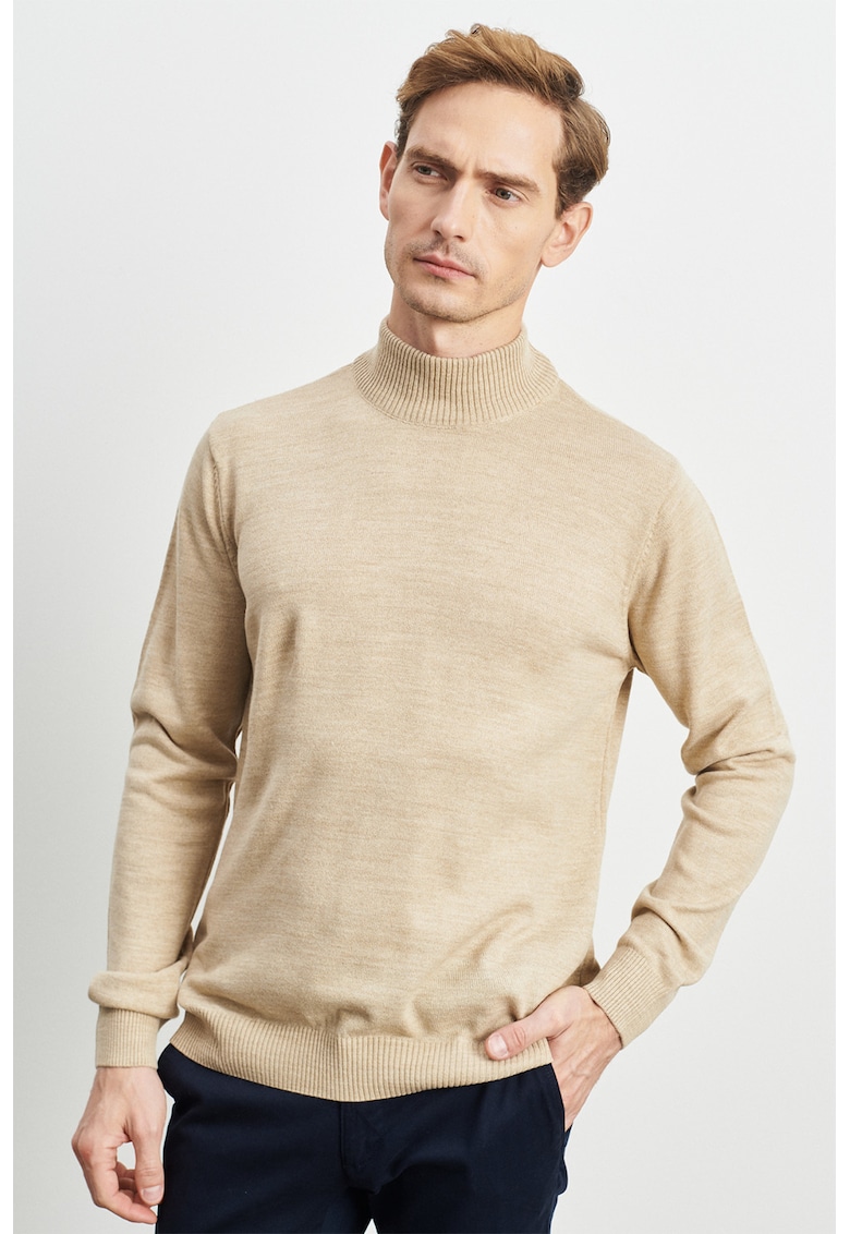 Pulover tricotat fin cu terminatii striate