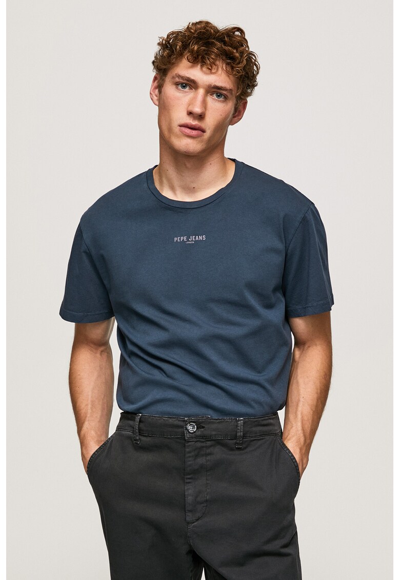 Tricou de bumbac cu model si decolteu la baza gatului